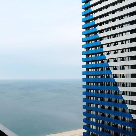 Lux Apart Hotel 555 バトゥーミ エクステリア 写真