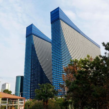 Lux Apart Hotel 555 バトゥーミ エクステリア 写真