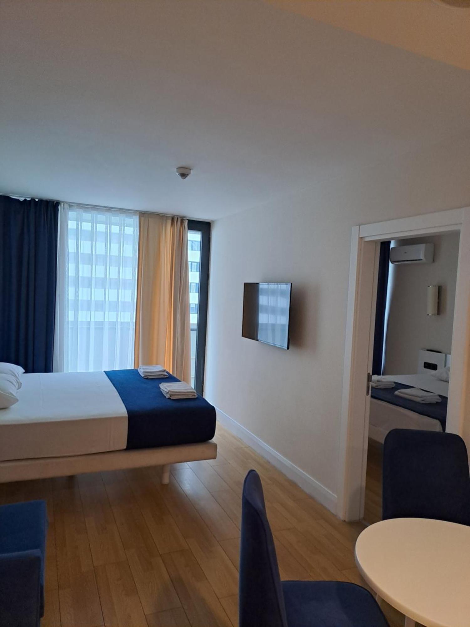 Lux Apart Hotel 555 バトゥーミ エクステリア 写真