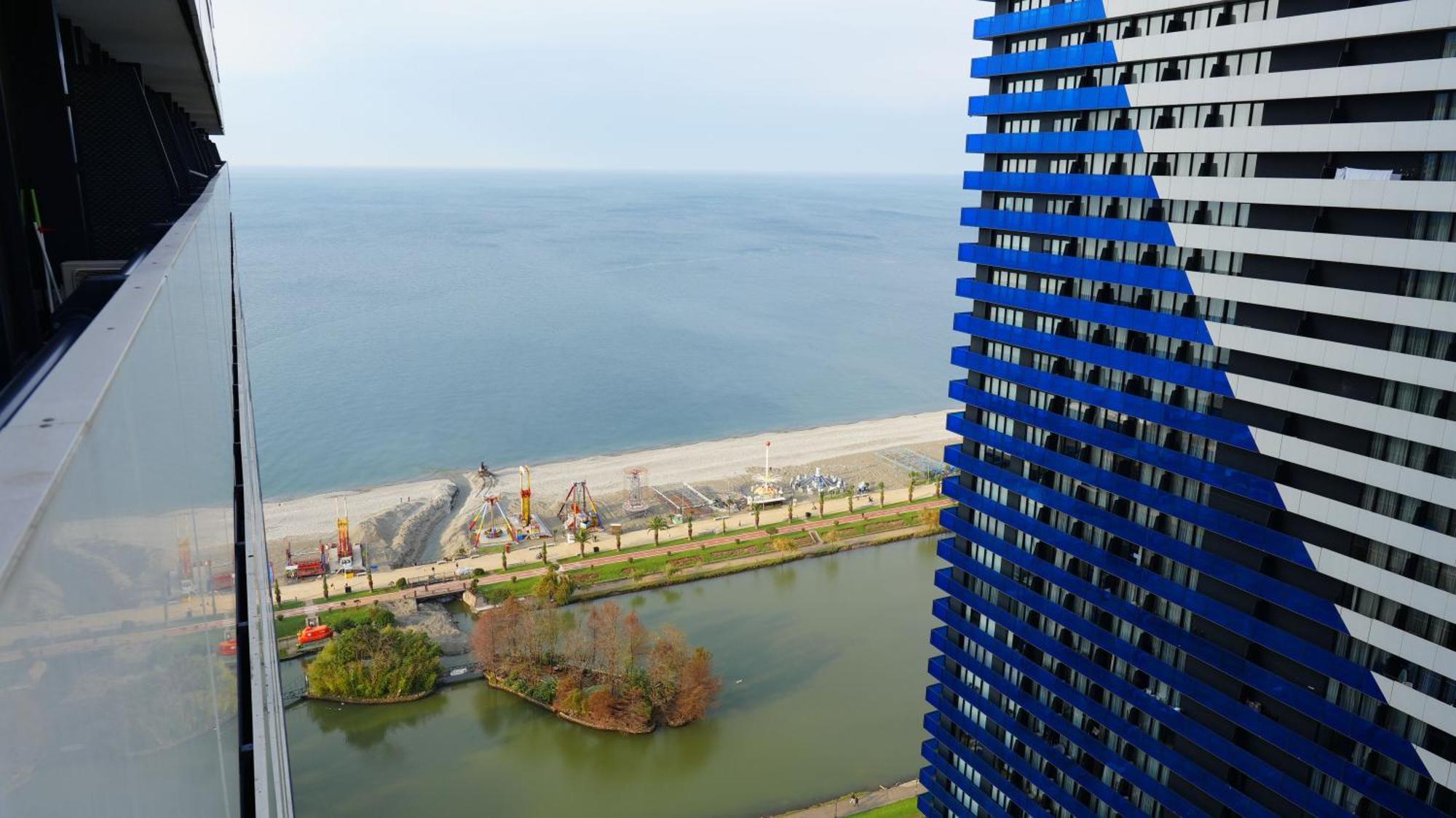 Lux Apart Hotel 555 バトゥーミ エクステリア 写真