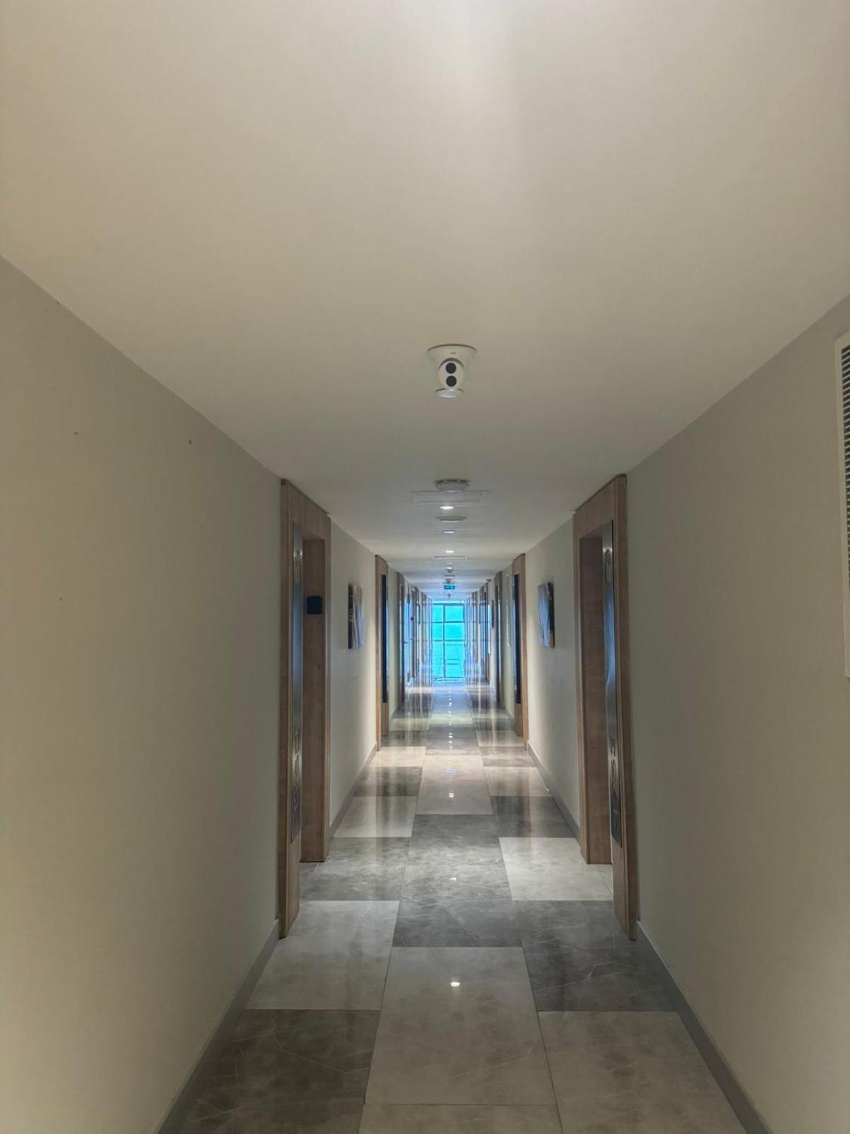 Lux Apart Hotel 555 バトゥーミ エクステリア 写真