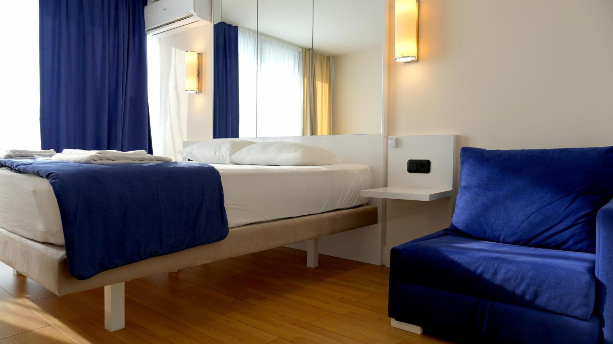 Lux Apart Hotel 555 バトゥーミ エクステリア 写真