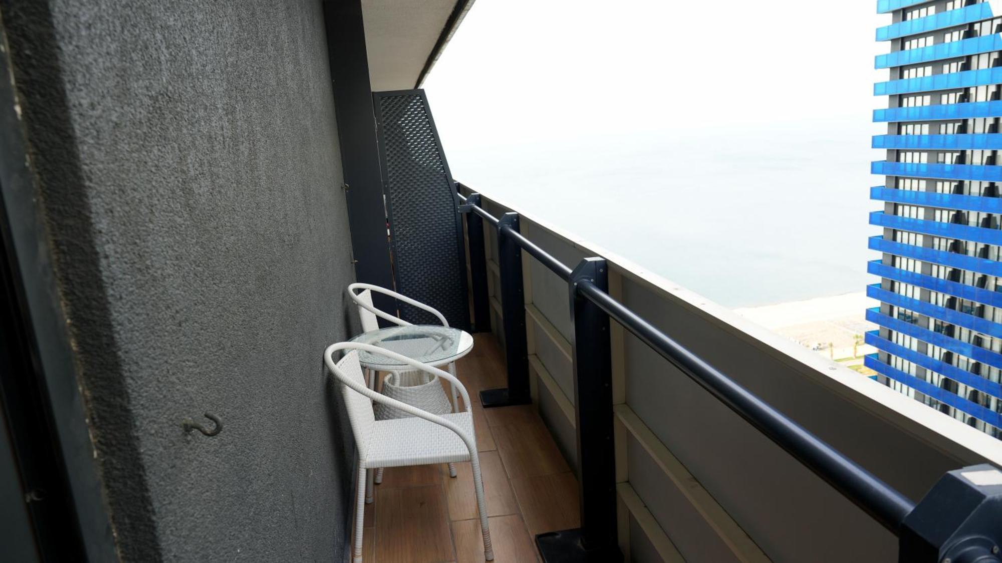 Lux Apart Hotel 555 バトゥーミ エクステリア 写真