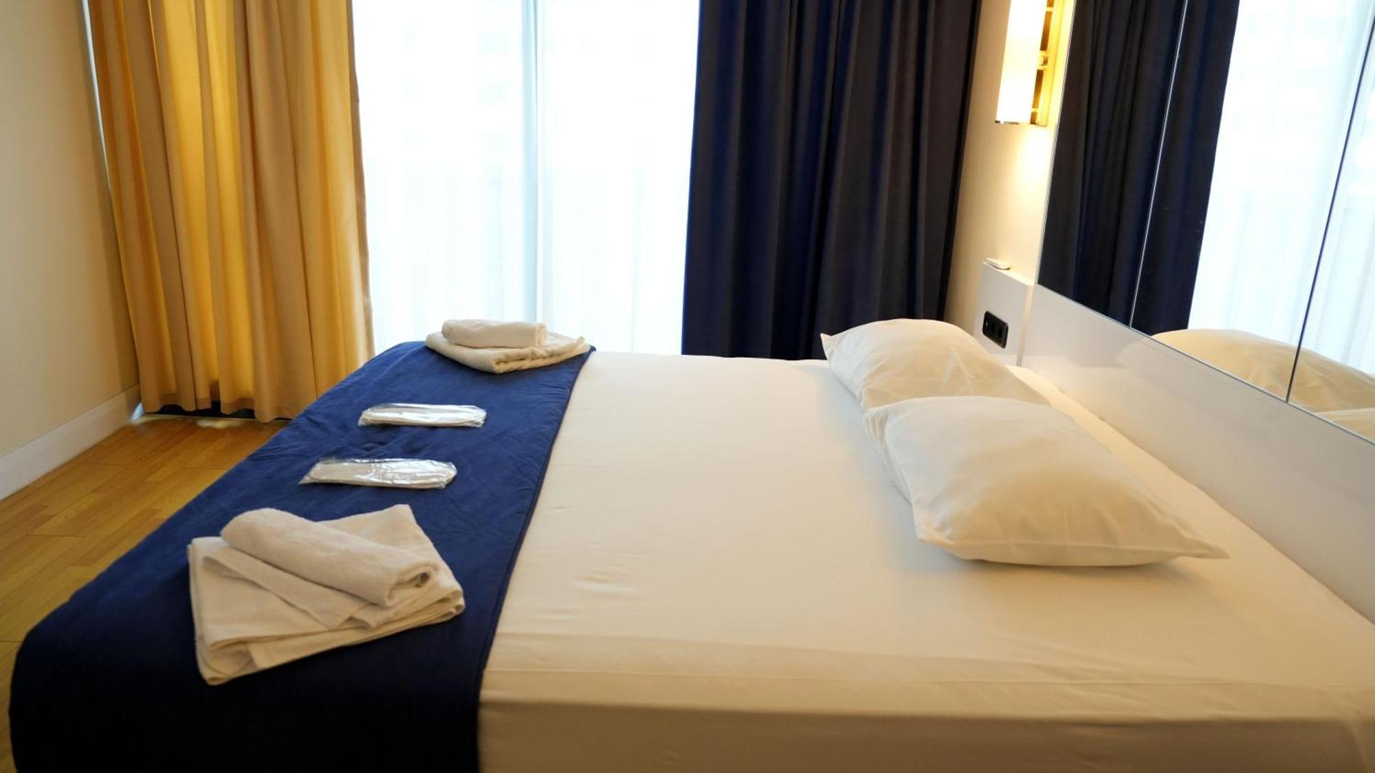 Lux Apart Hotel 555 バトゥーミ エクステリア 写真