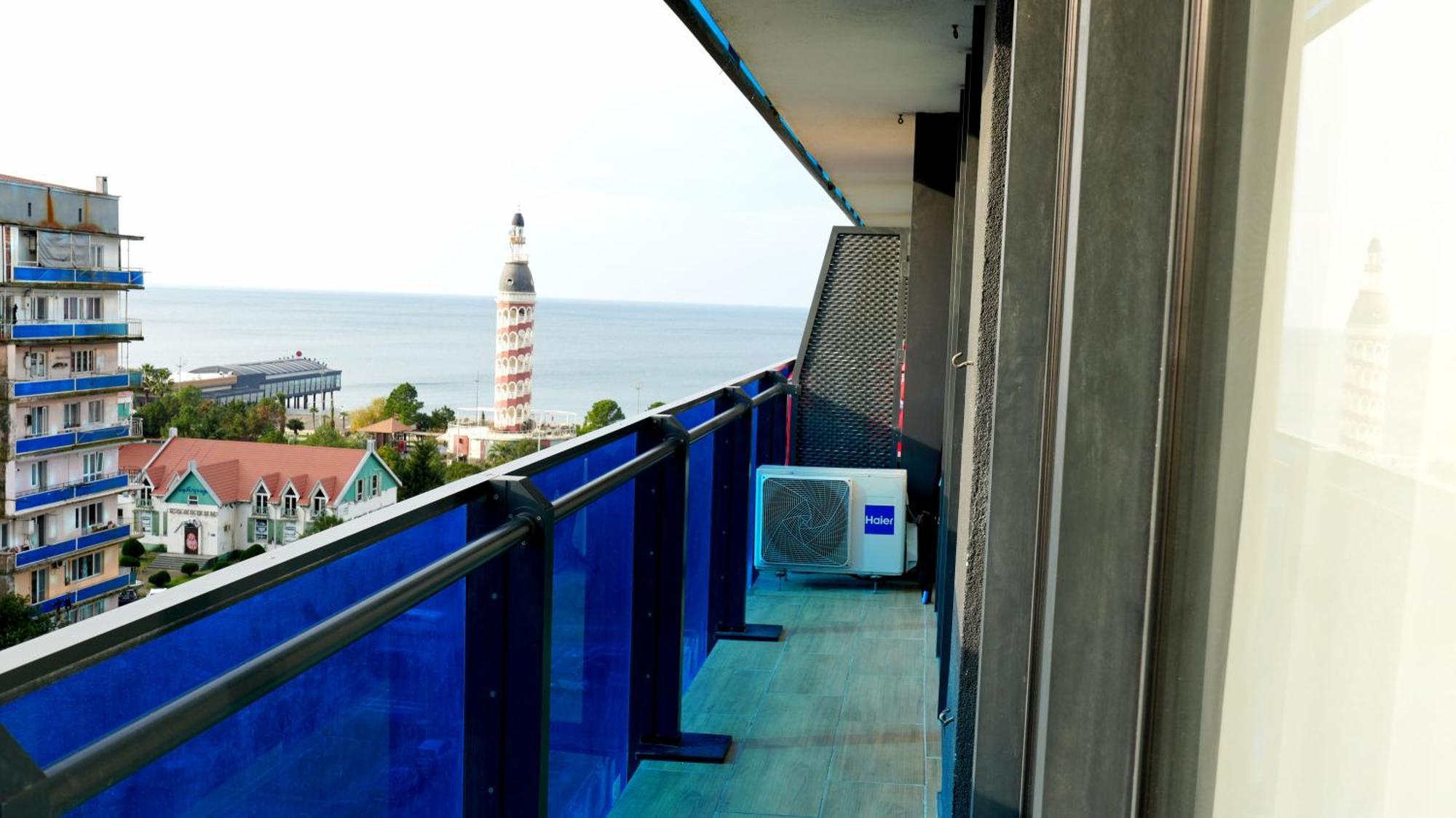Lux Apart Hotel 555 バトゥーミ エクステリア 写真