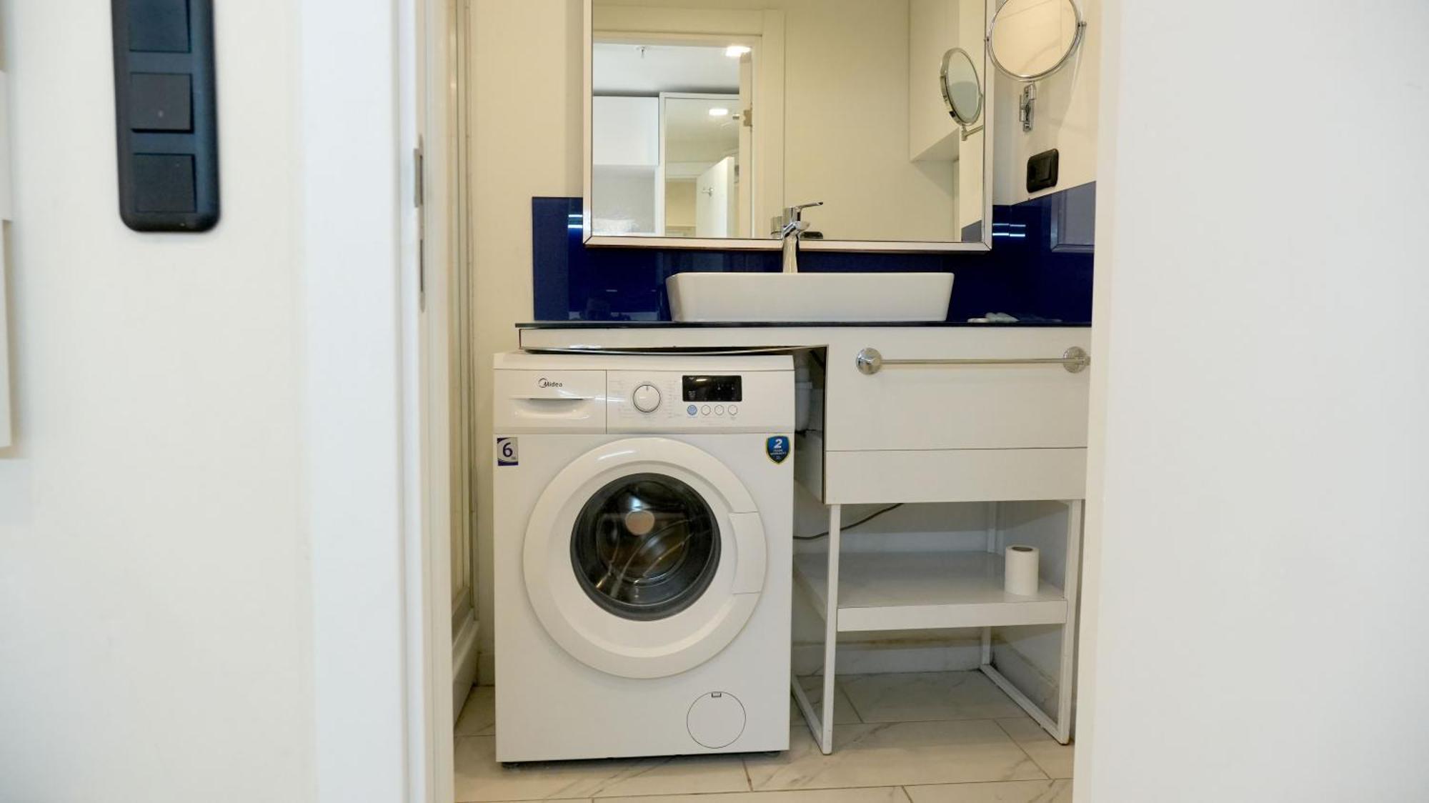 Lux Apart Hotel 555 バトゥーミ エクステリア 写真