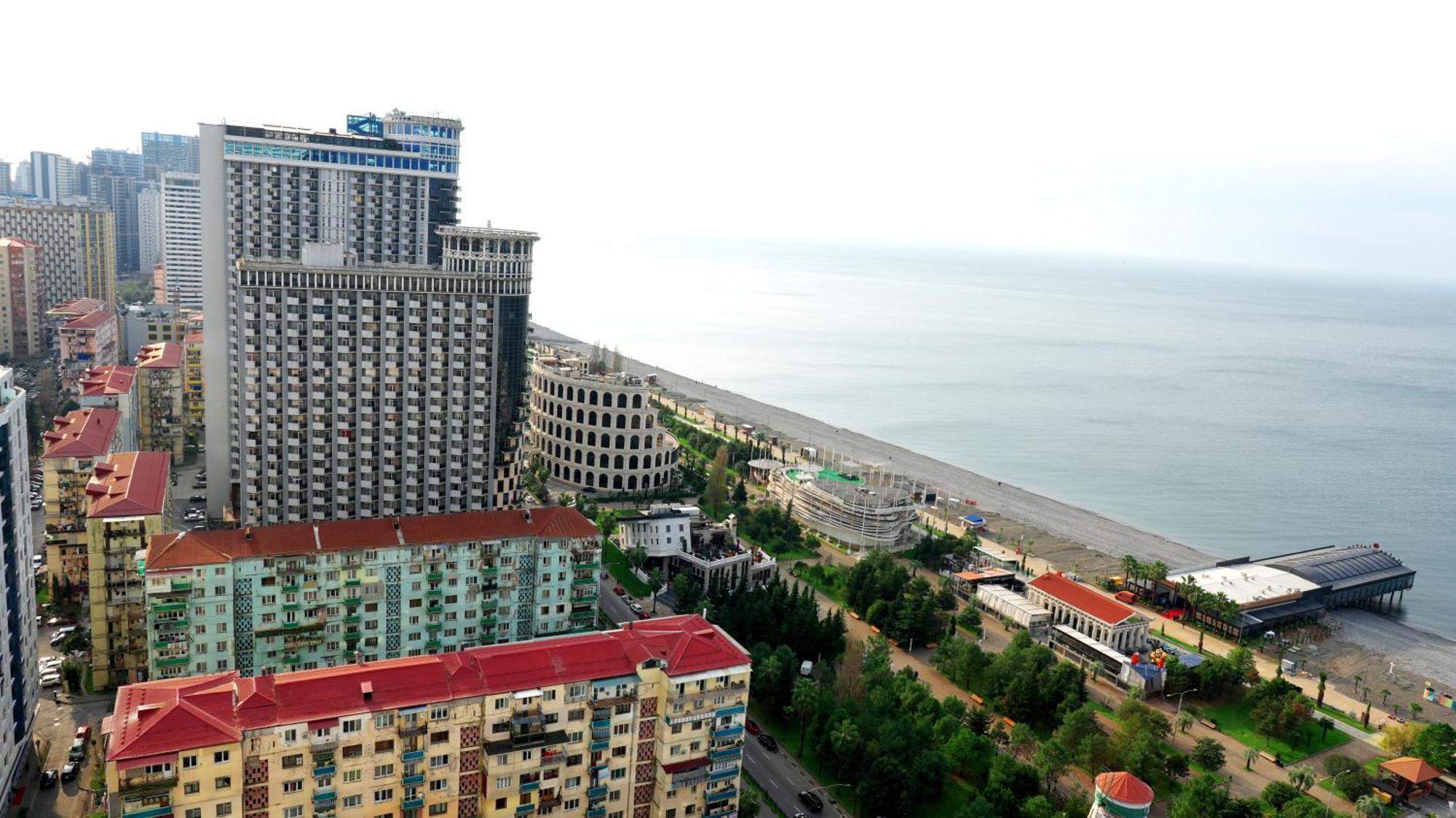 Lux Apart Hotel 555 バトゥーミ エクステリア 写真