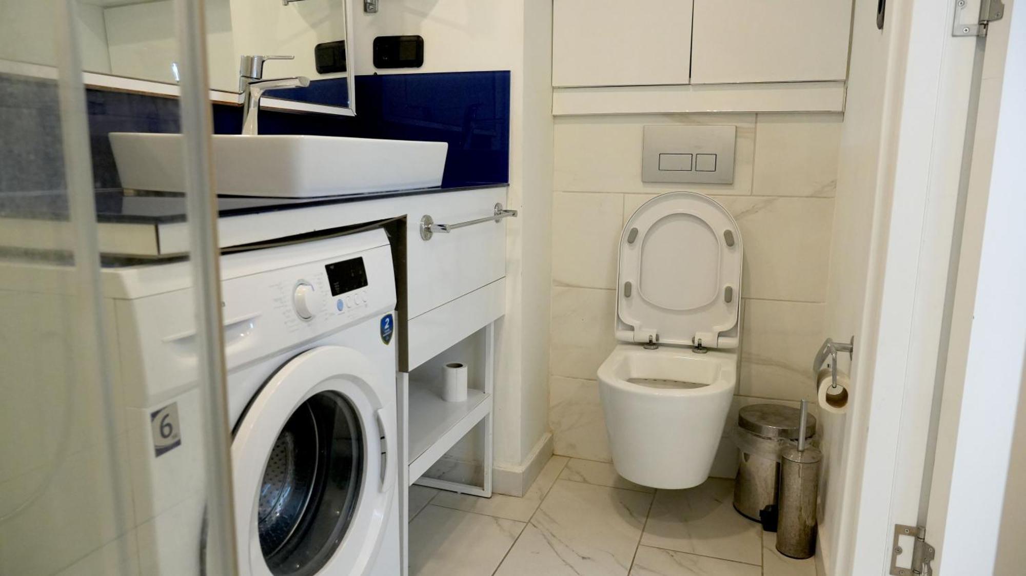 Lux Apart Hotel 555 バトゥーミ エクステリア 写真