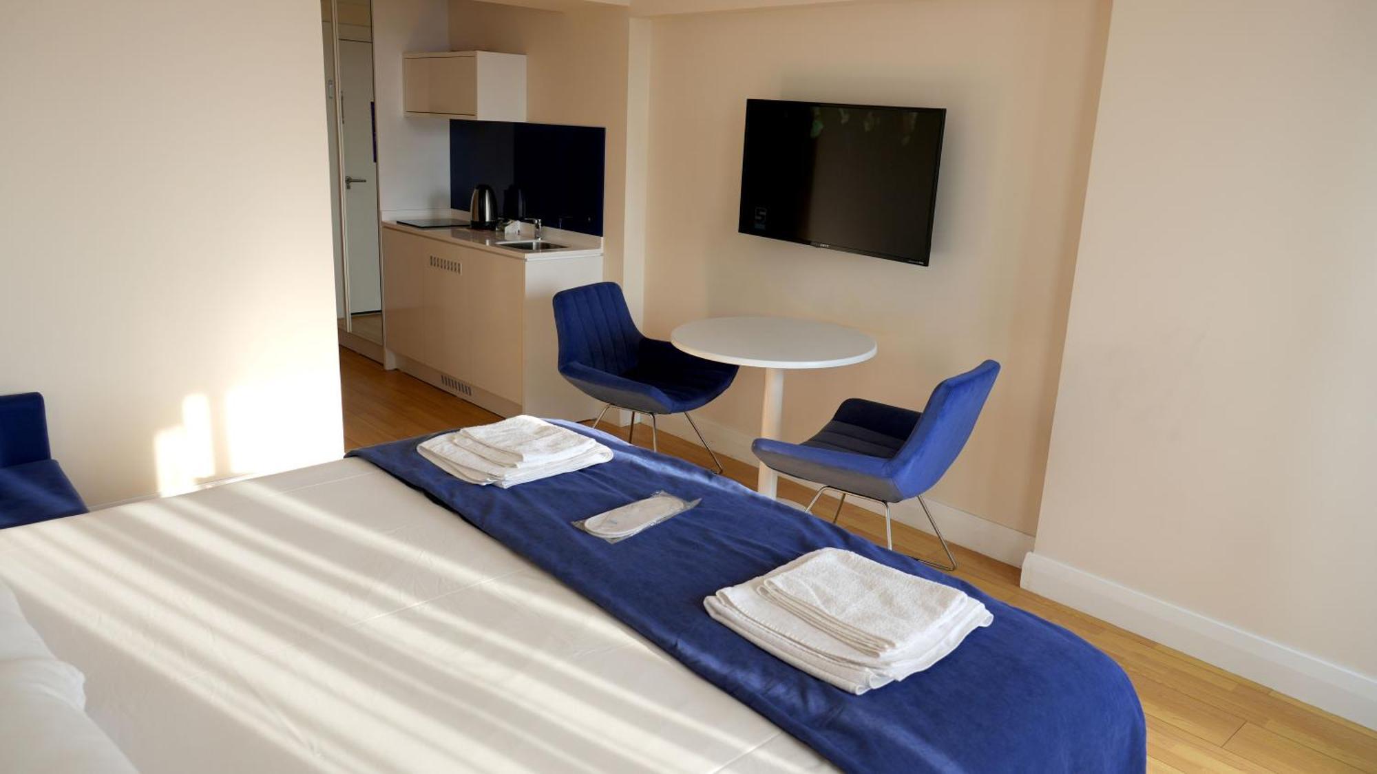 Lux Apart Hotel 555 バトゥーミ エクステリア 写真