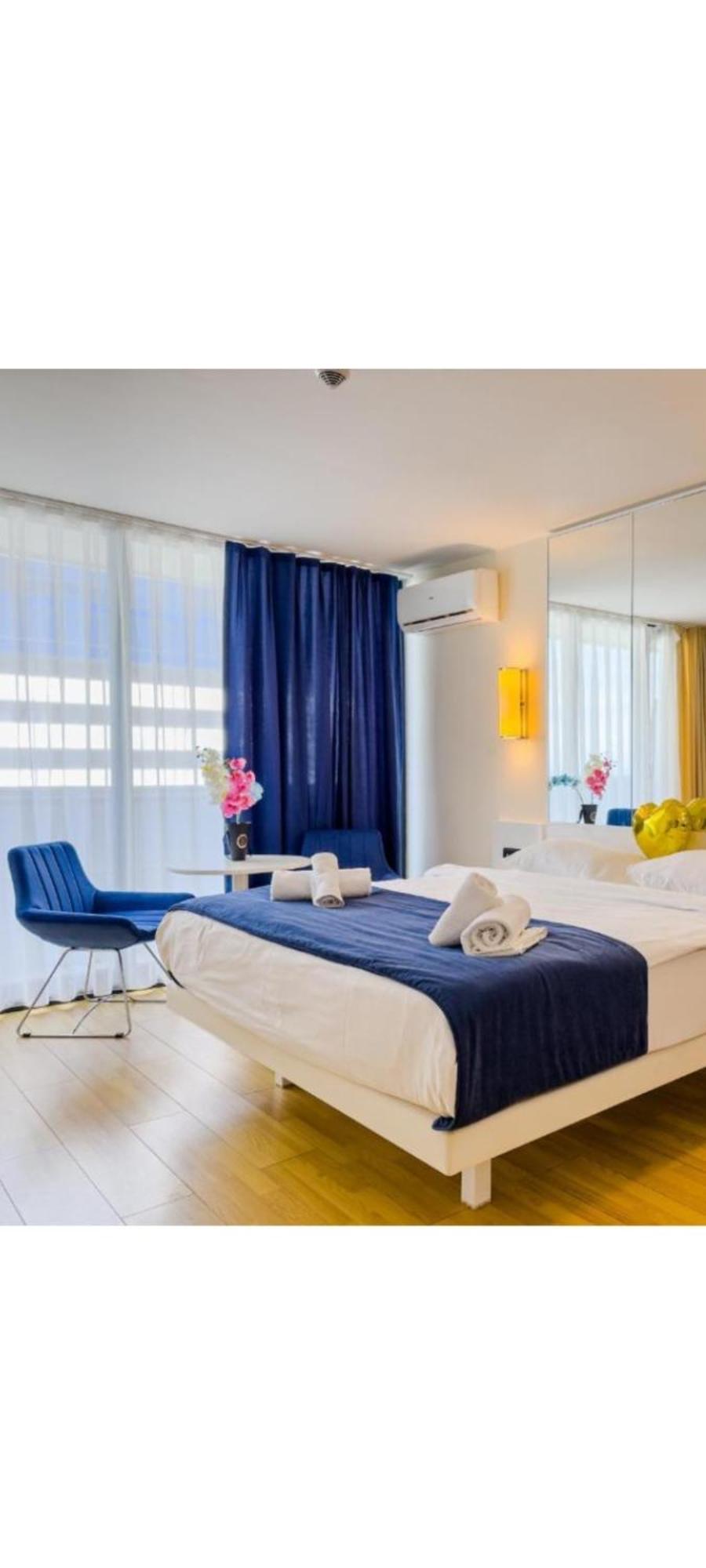Lux Apart Hotel 555 バトゥーミ エクステリア 写真