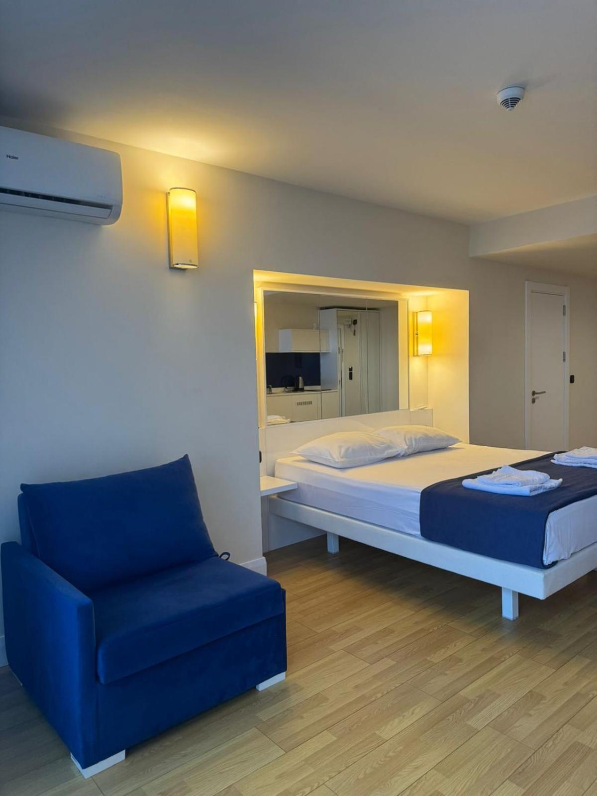 Lux Apart Hotel 555 バトゥーミ 部屋 写真