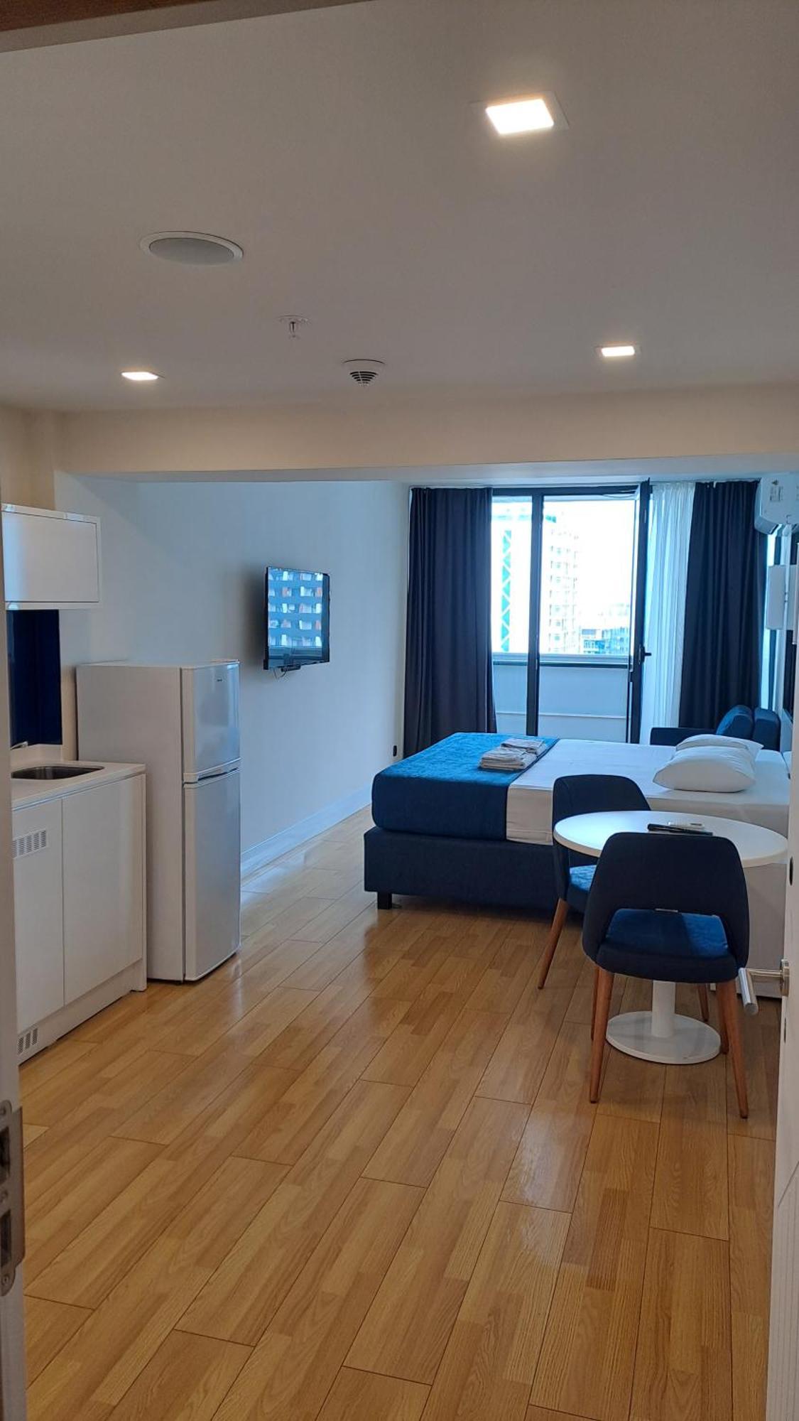 Lux Apart Hotel 555 バトゥーミ 部屋 写真